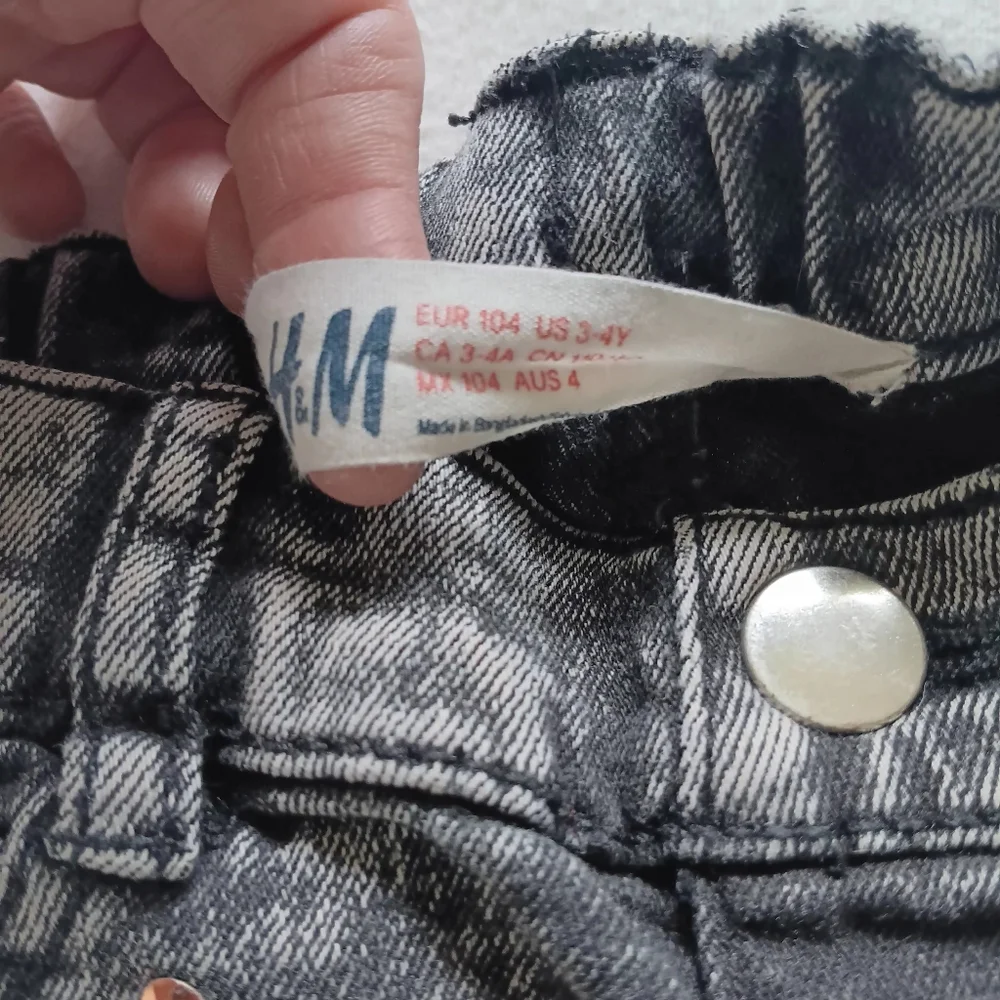 H&M Sz 3-4T Gray Skinny Jeans with Distressed Pattern Re